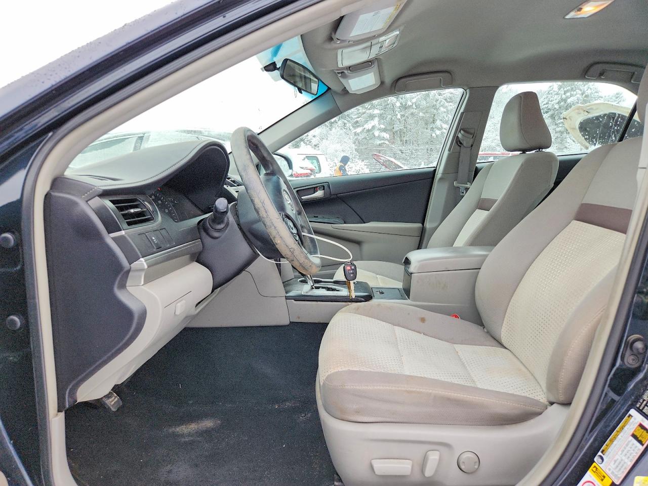 2014 TOYOTA CAMRY L photo 13