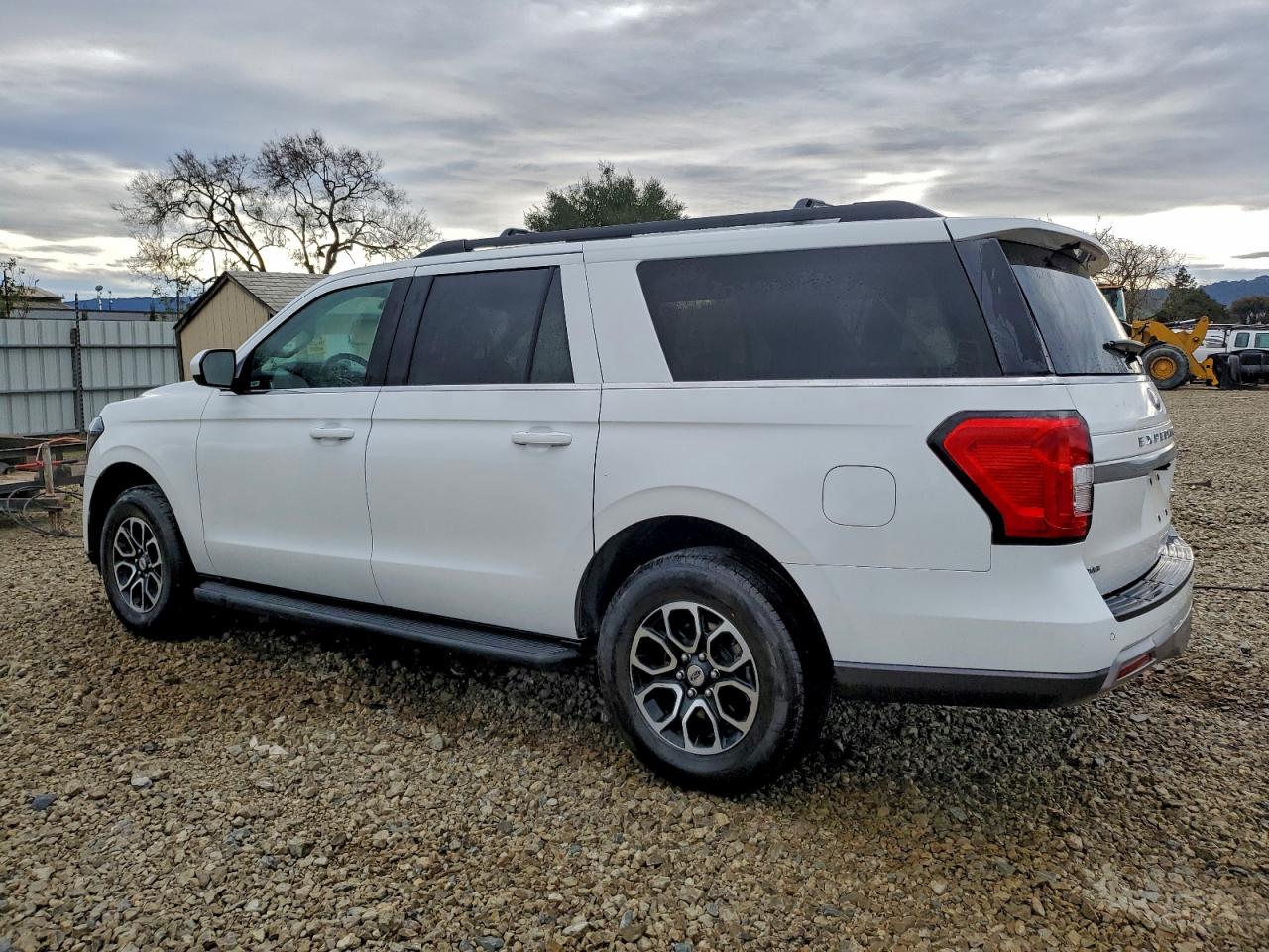 2024 FORD EXPEDITION MAX XLT photo 4