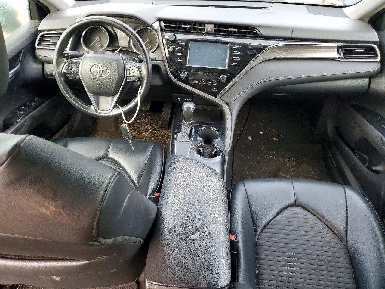 2019 TOYOTA CAMRY L photo 8
