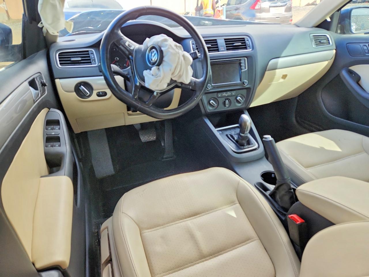 2017 VOLKSWAGEN JETTA SE photo 8
