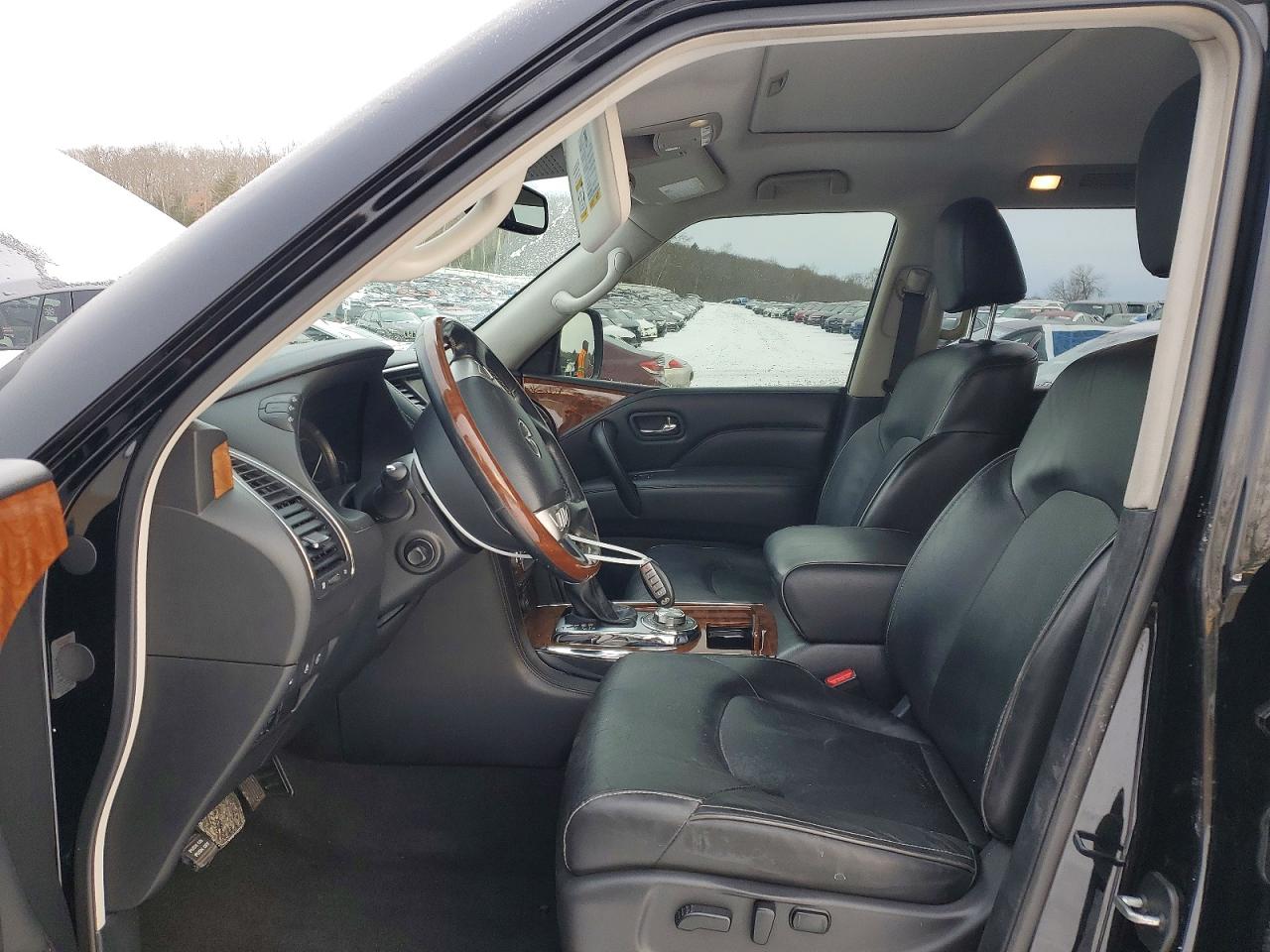 2019 INFINITI QX80 LUXE photo 7