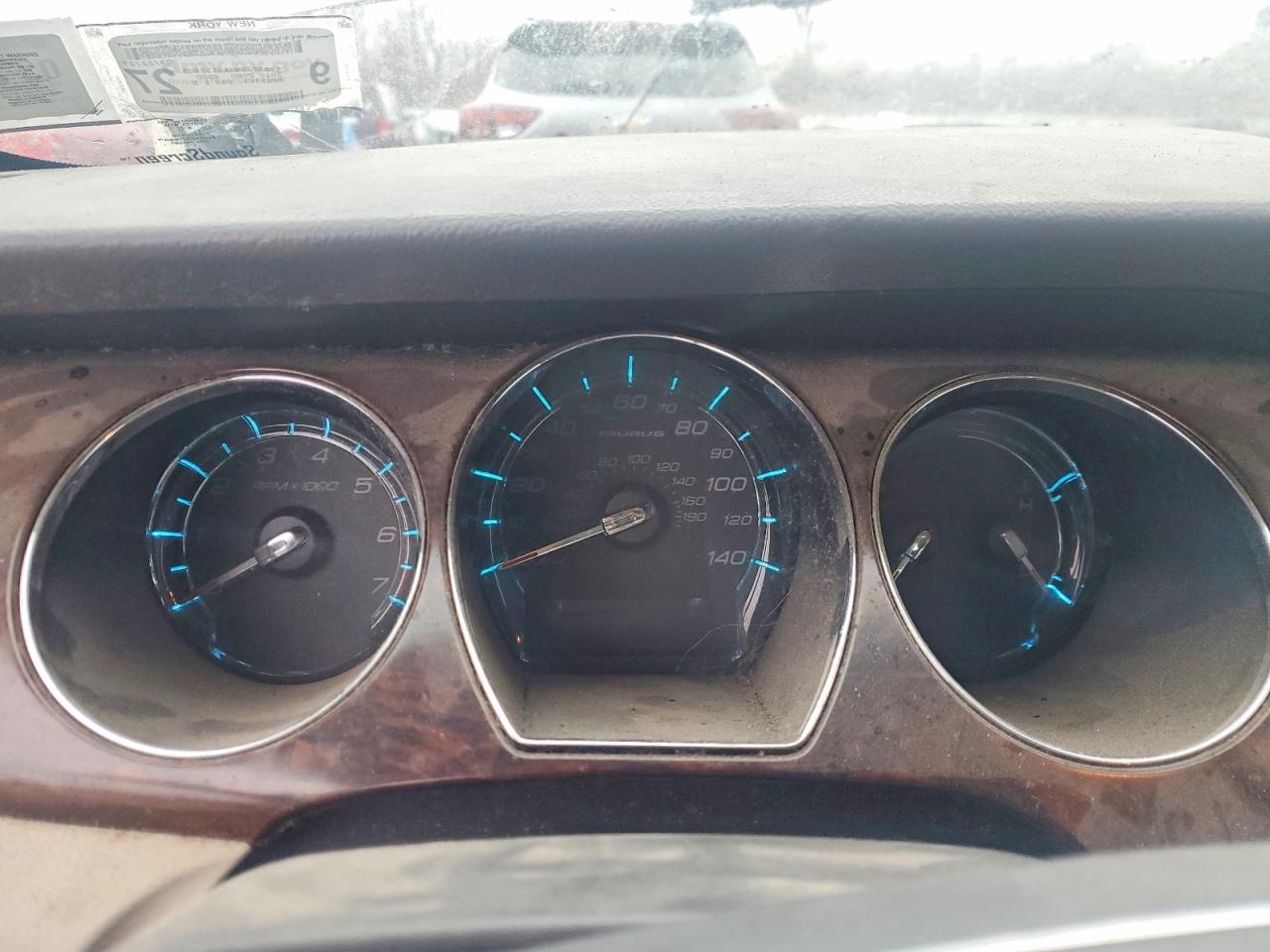 2010 FORD TAURUS SEL photo 9