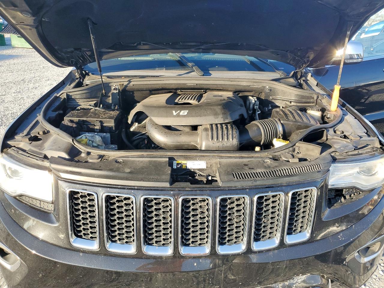 2015 JEEP GRAND CHEROKEE OVERLAND photo 12