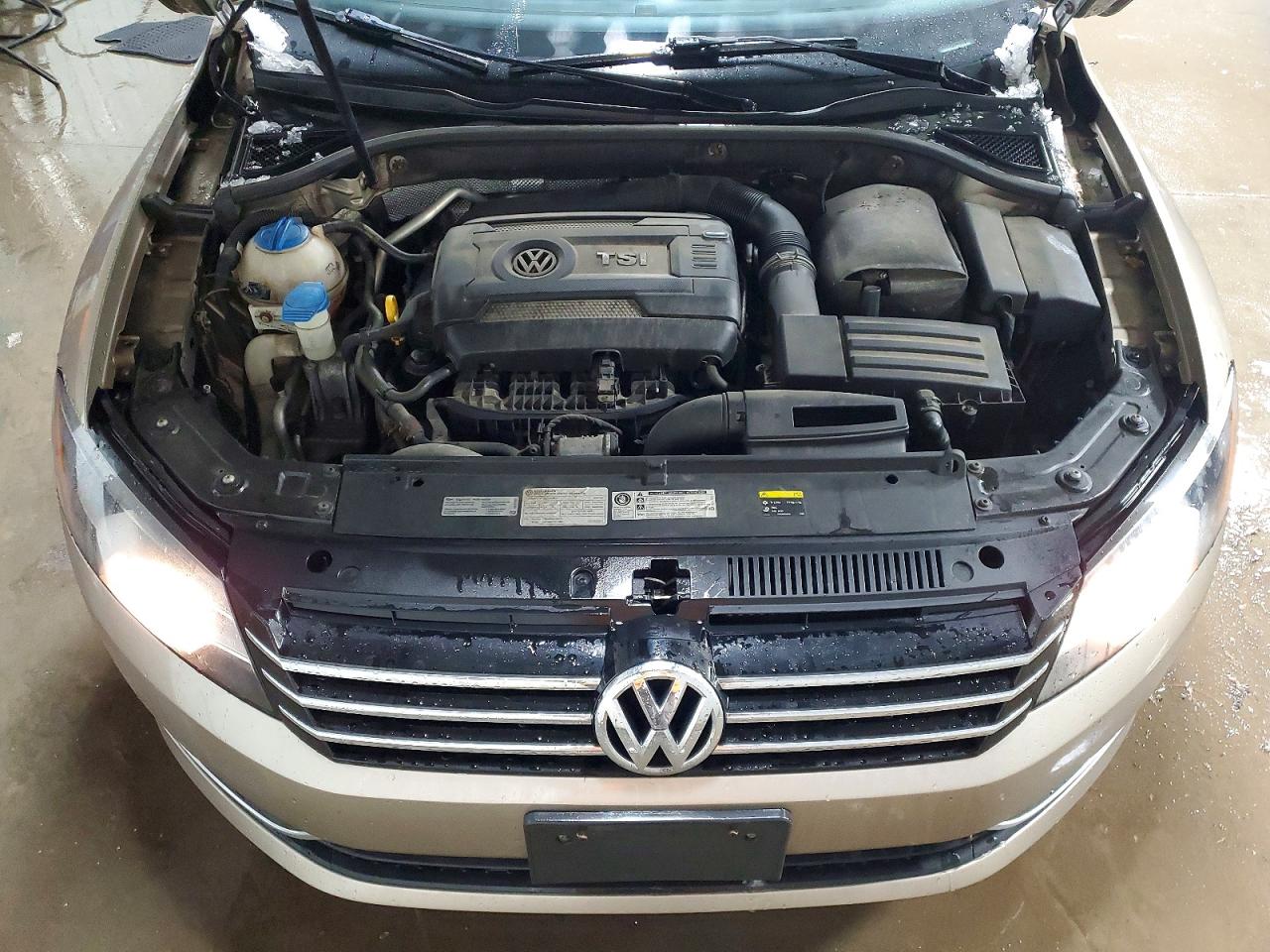 2015 VOLKSWAGEN PASSAT SE photo 11