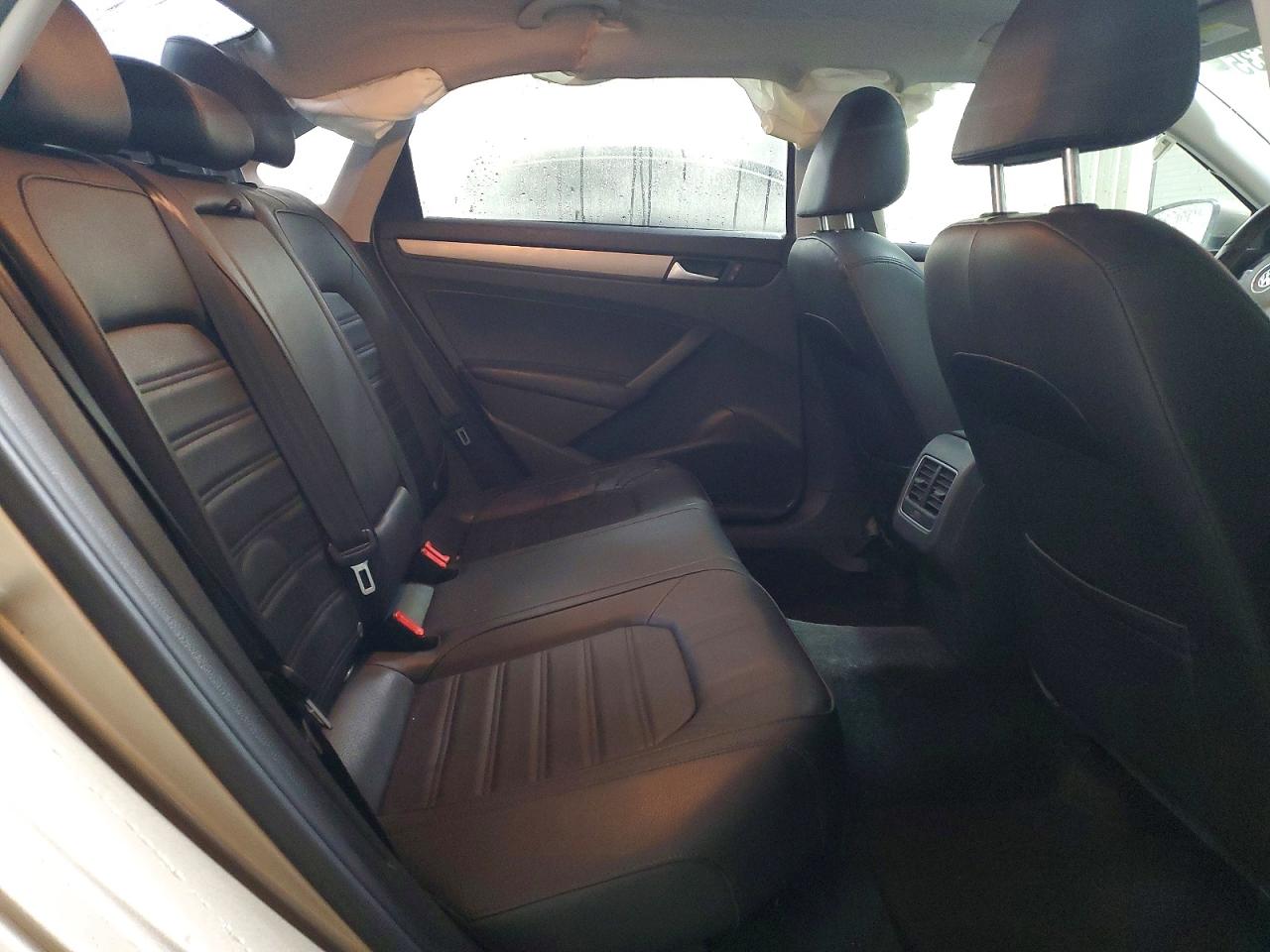 2015 VOLKSWAGEN PASSAT SE photo 10