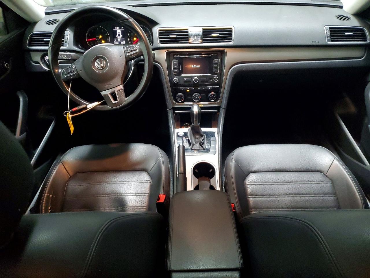 2015 VOLKSWAGEN PASSAT SE photo 8