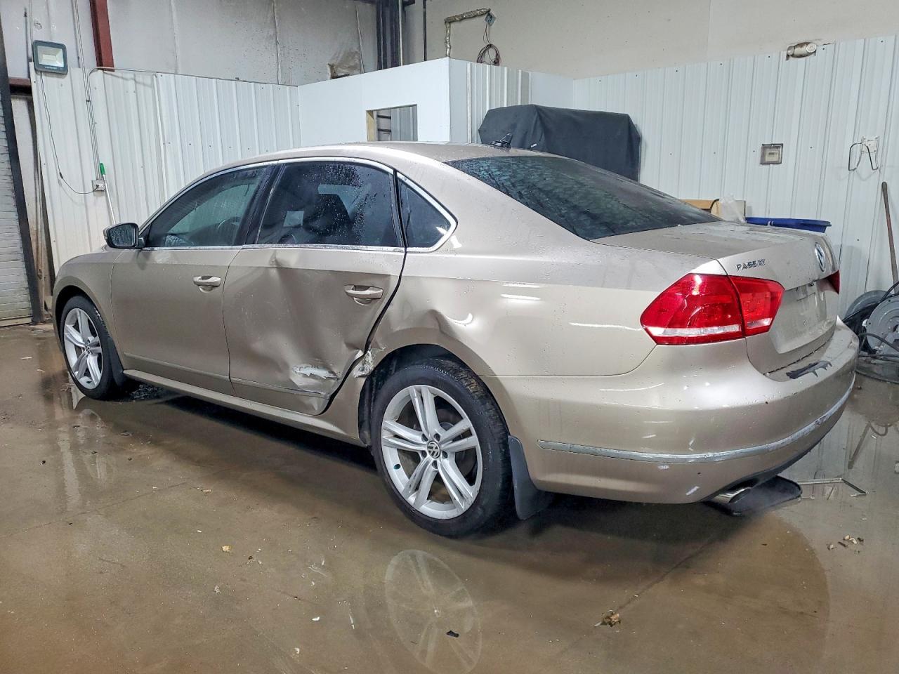 2015 VOLKSWAGEN PASSAT SE photo 2