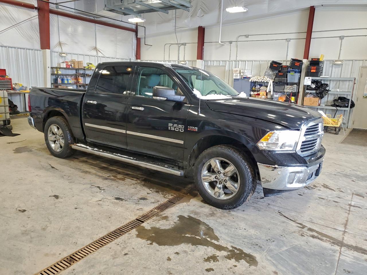 2016 RAM 1500 SLT photo 4