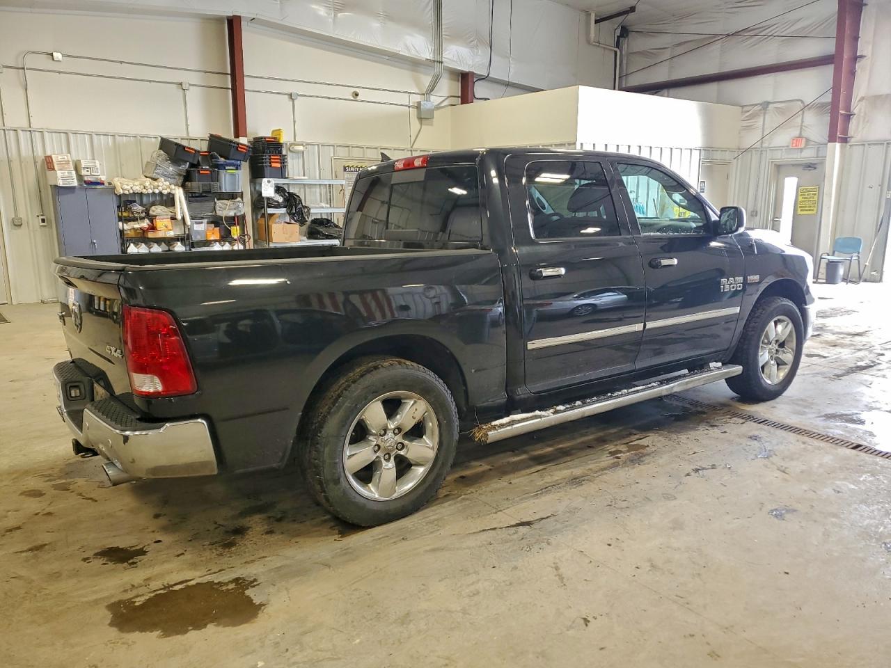 2016 RAM 1500 SLT photo 3