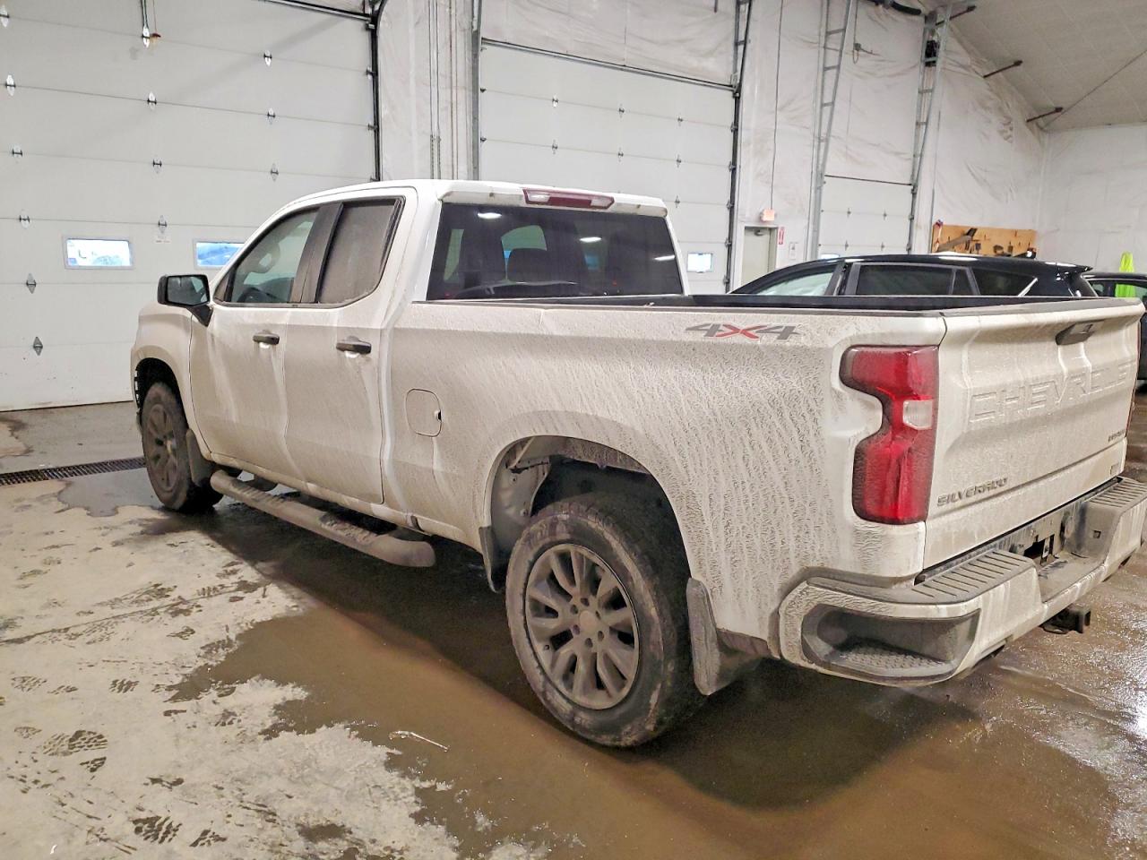 2020 CHEVROLET SILVERADO K1500 CUSTOM photo 2