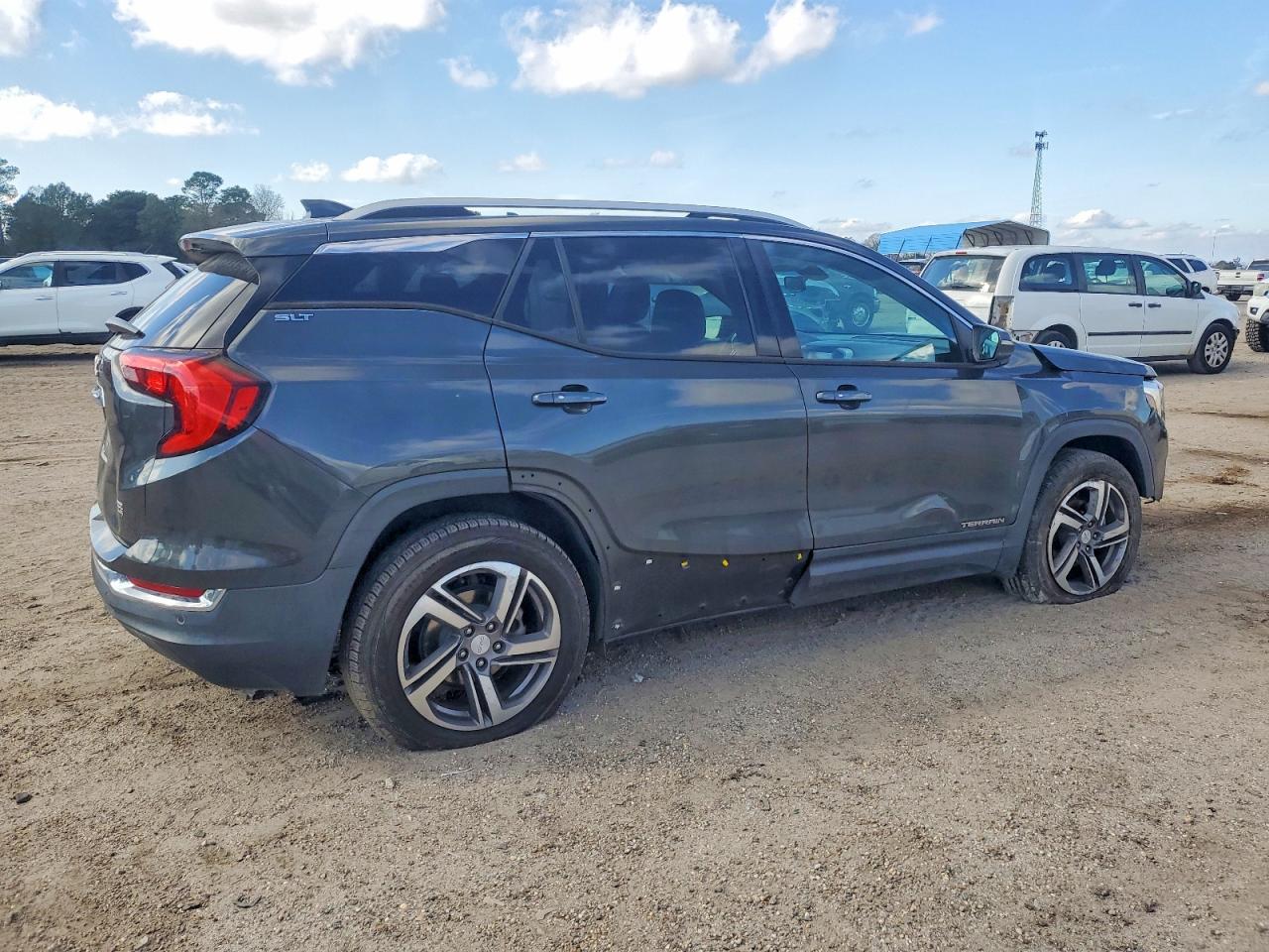 2018 GMC TERRAIN SLT photo 3