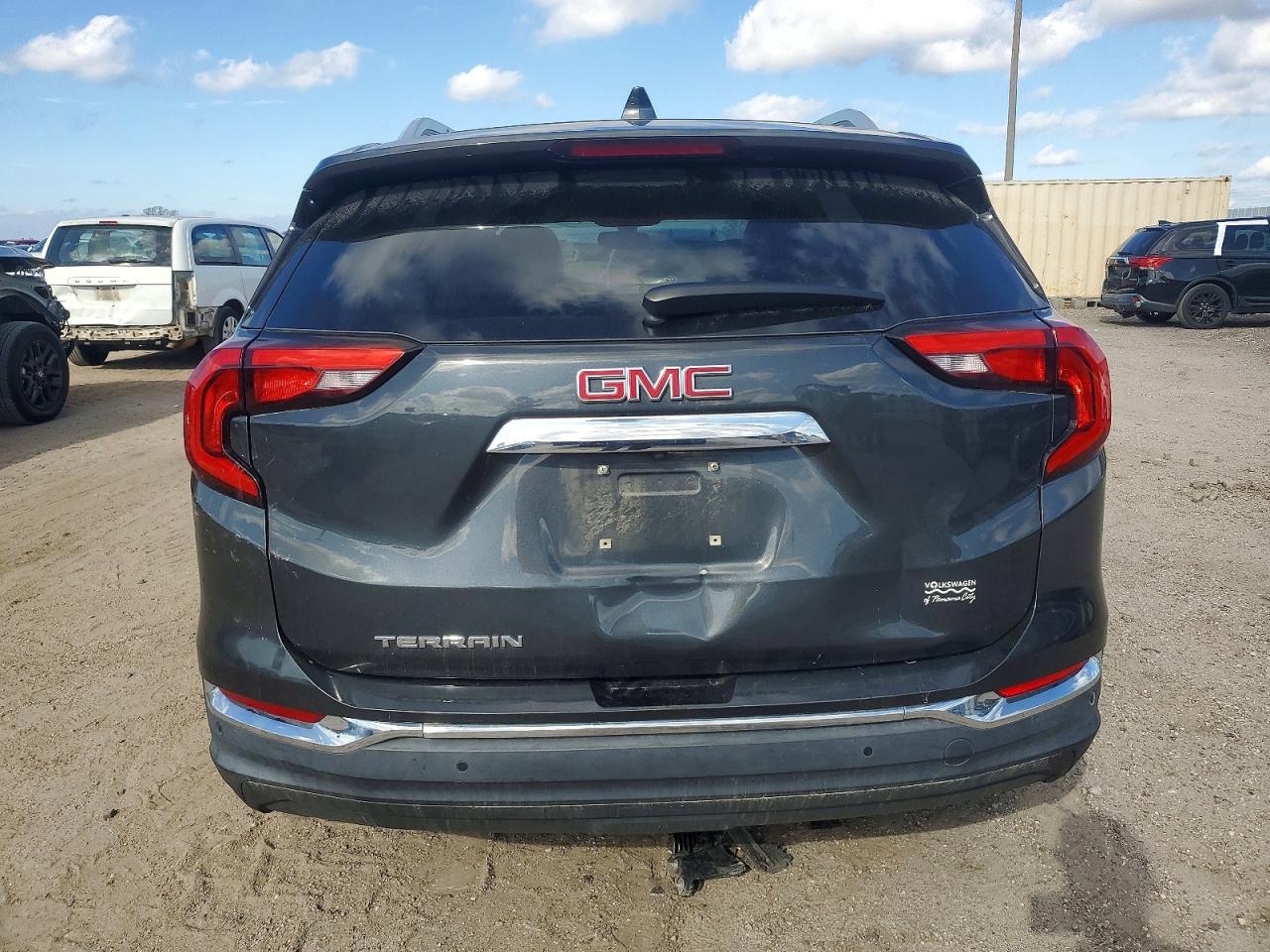 2018 GMC TERRAIN SLT photo 6