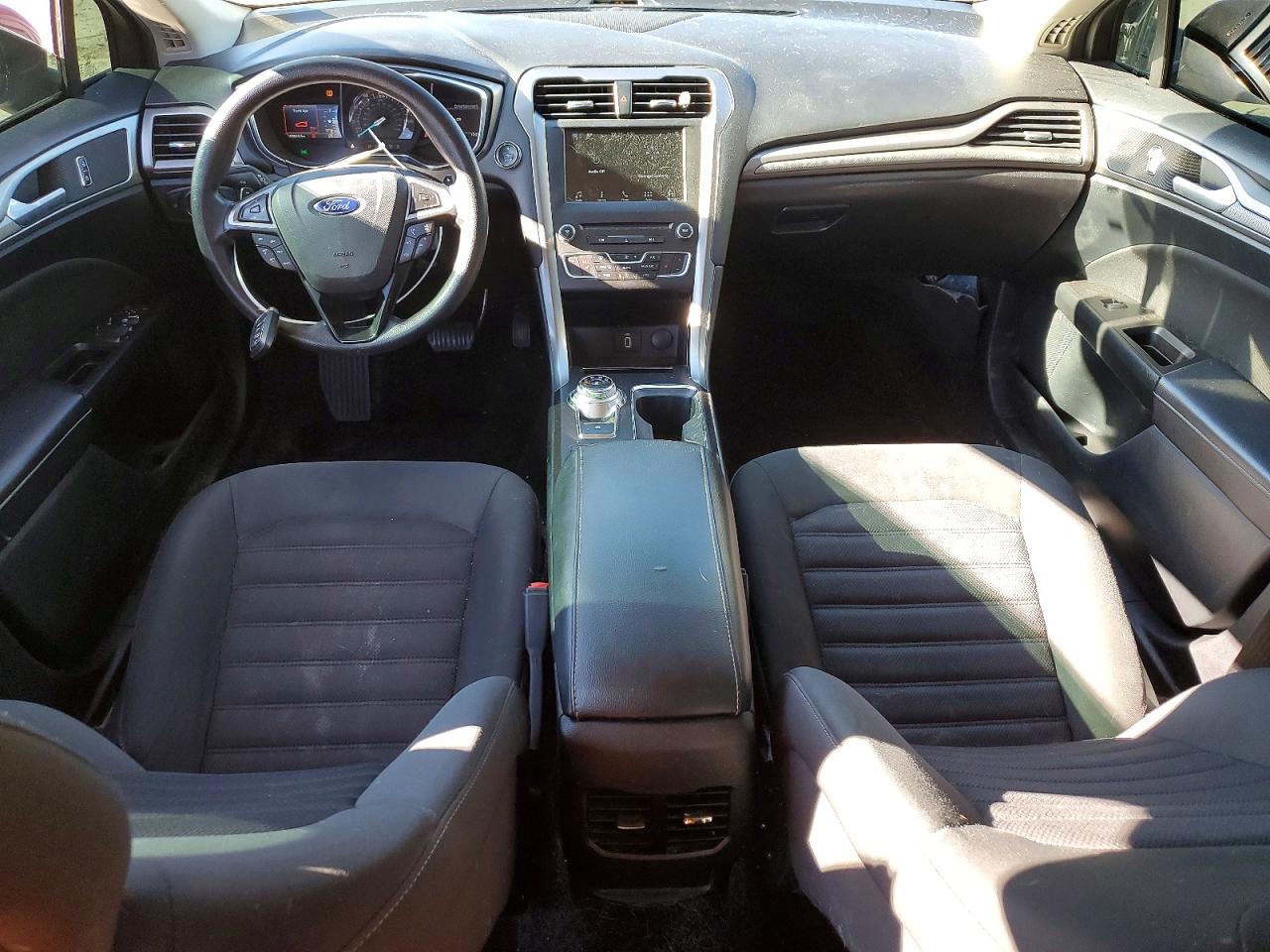 2017 FORD FUSION SE photo 8