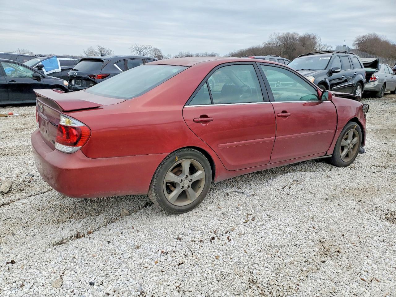 2005 TOYOTA CAMRY SE photo 3