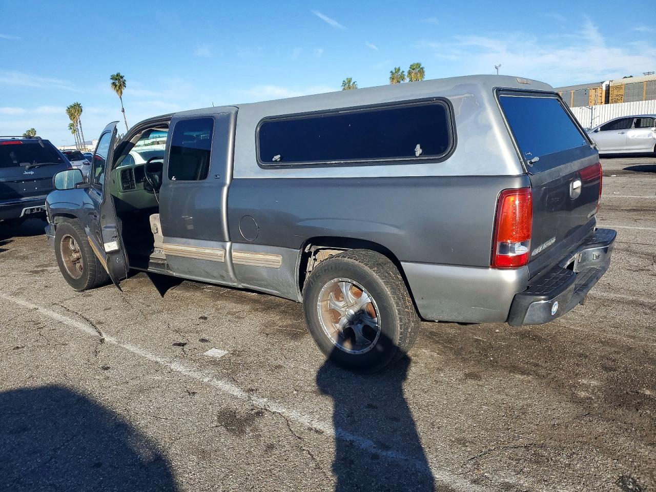2000 CHEVROLET SILVERADO C1500 photo 2