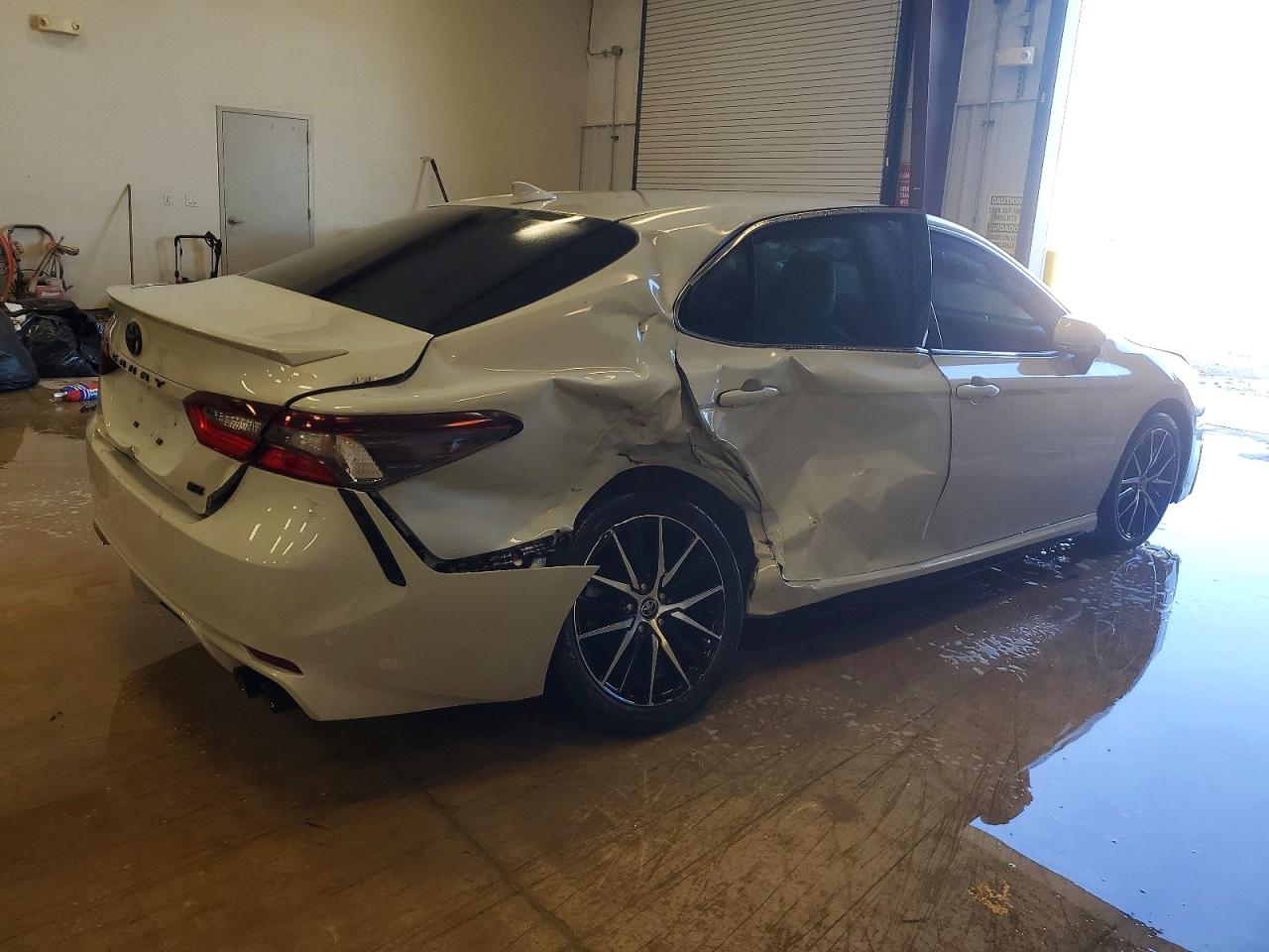 2022 TOYOTA CAMRY SE photo 3