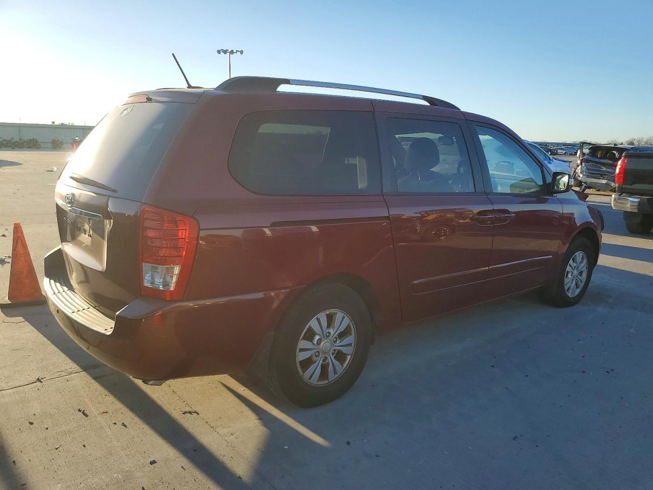 2012 KIA SEDONA LX photo 3