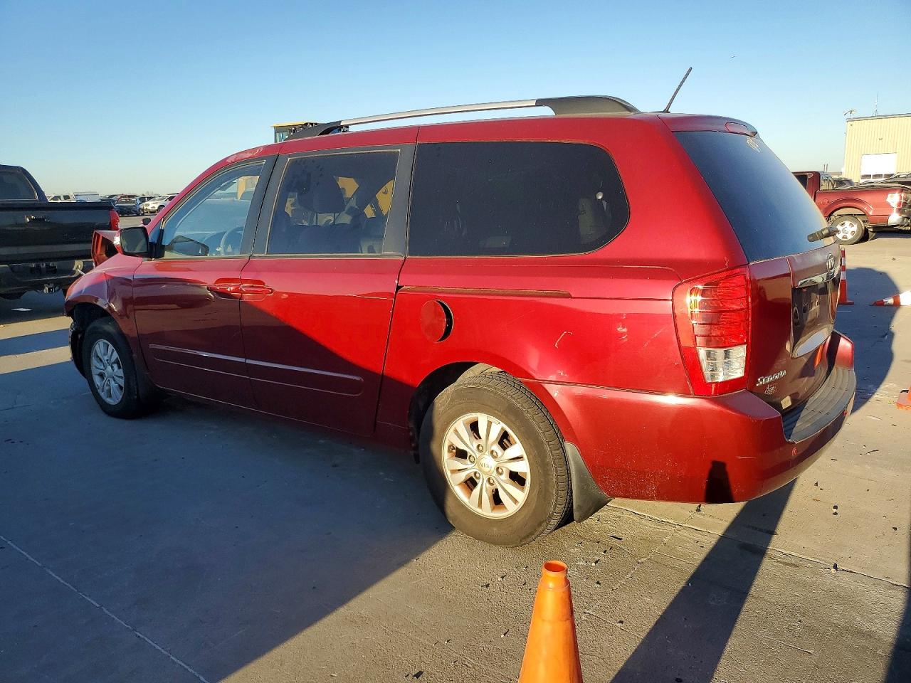 2012 KIA SEDONA LX photo 2