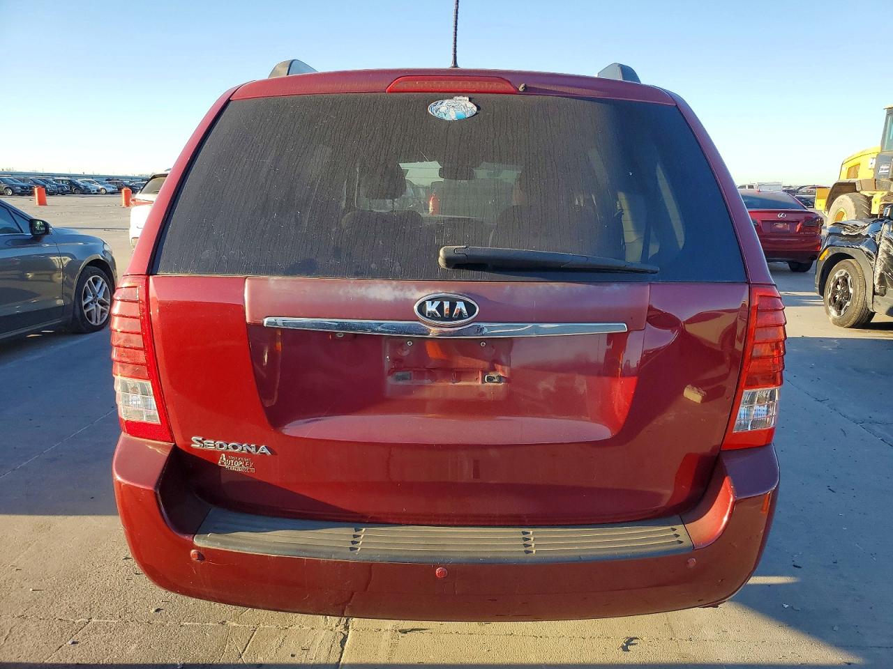 2012 KIA SEDONA LX photo 6