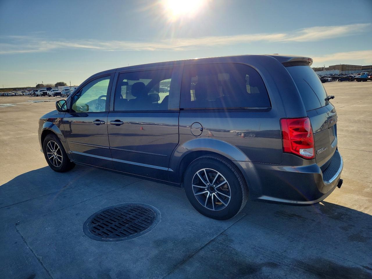 2015 DODGE GRAND CARAVAN R/T photo 2