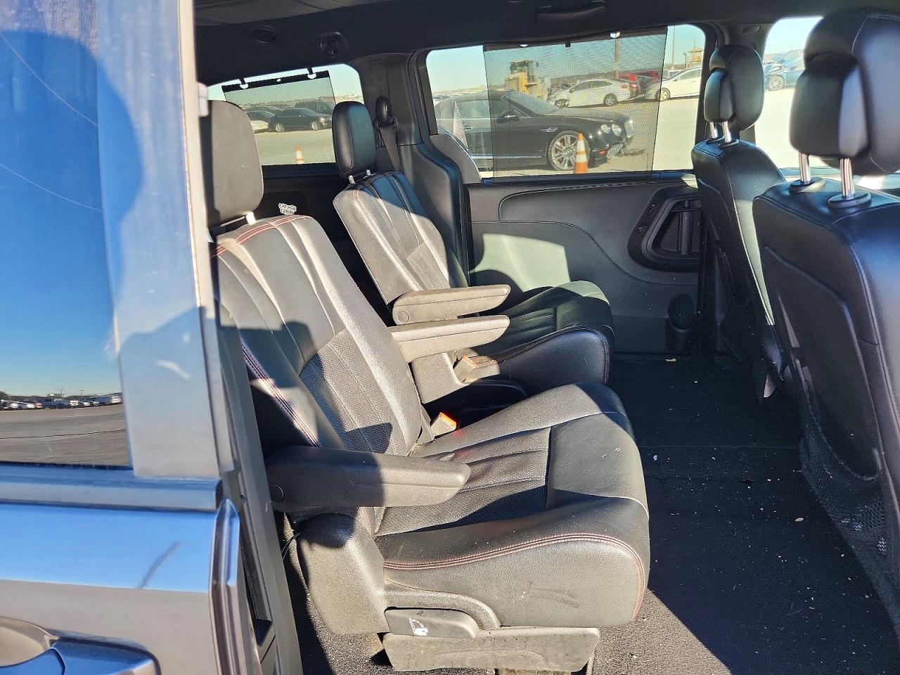 2015 DODGE GRAND CARAVAN R/T photo 11
