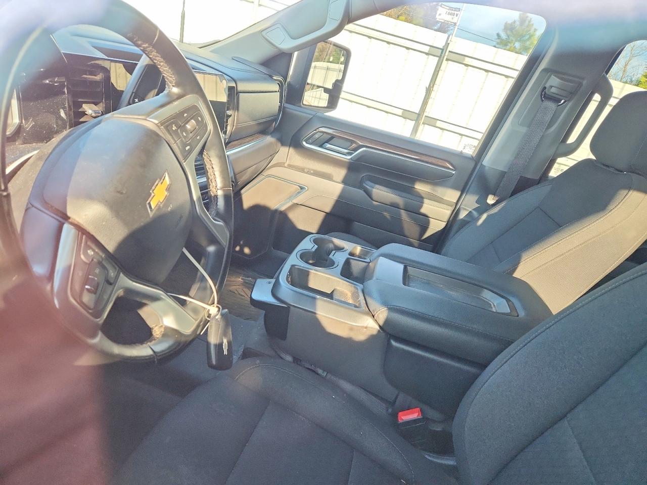 2024 CHEVROLET SILVERADO K3500 LT photo 8