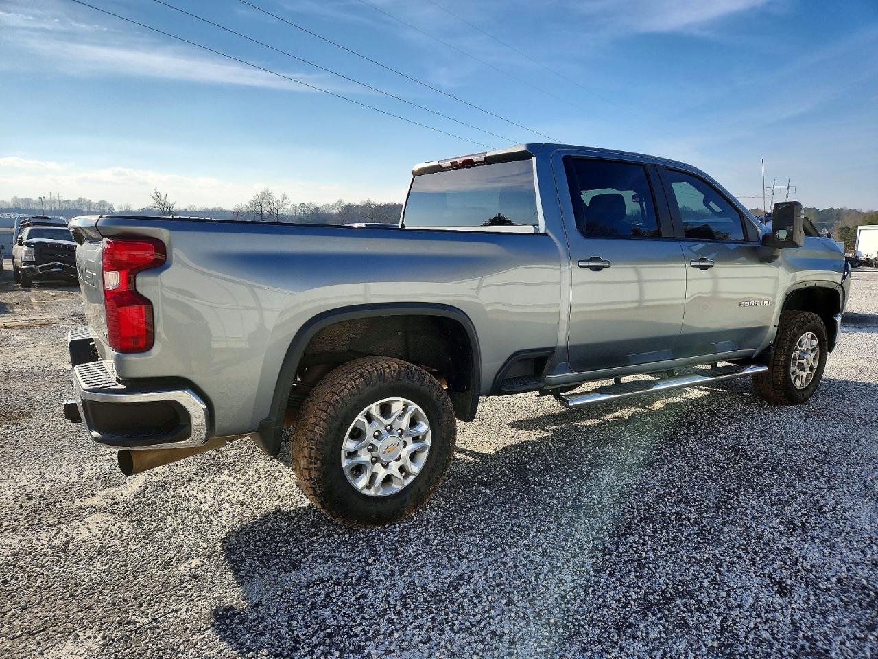 2024 CHEVROLET SILVERADO K3500 LT photo 3