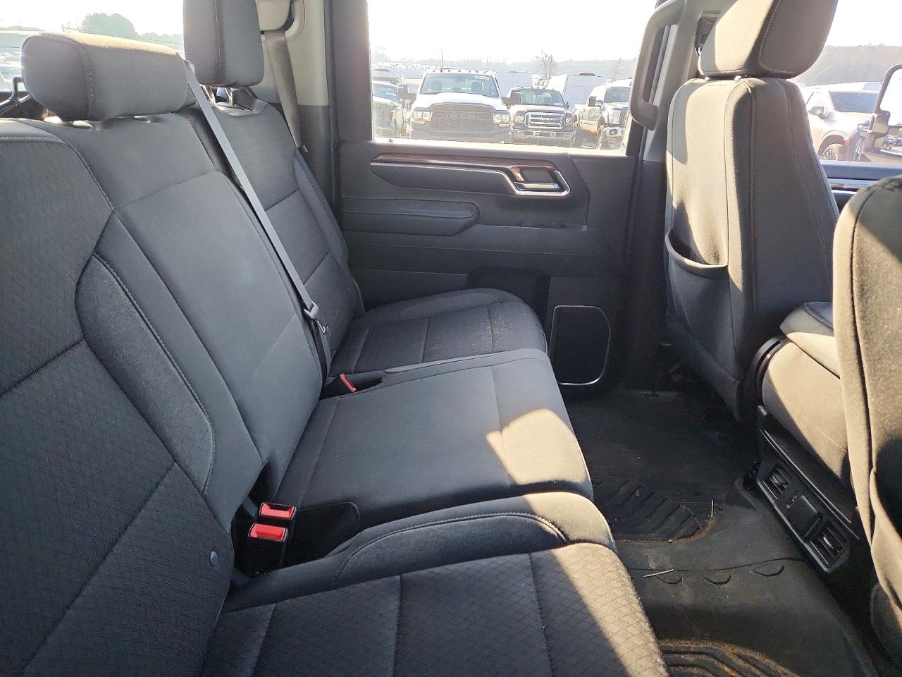 2024 CHEVROLET SILVERADO K3500 LT photo 11