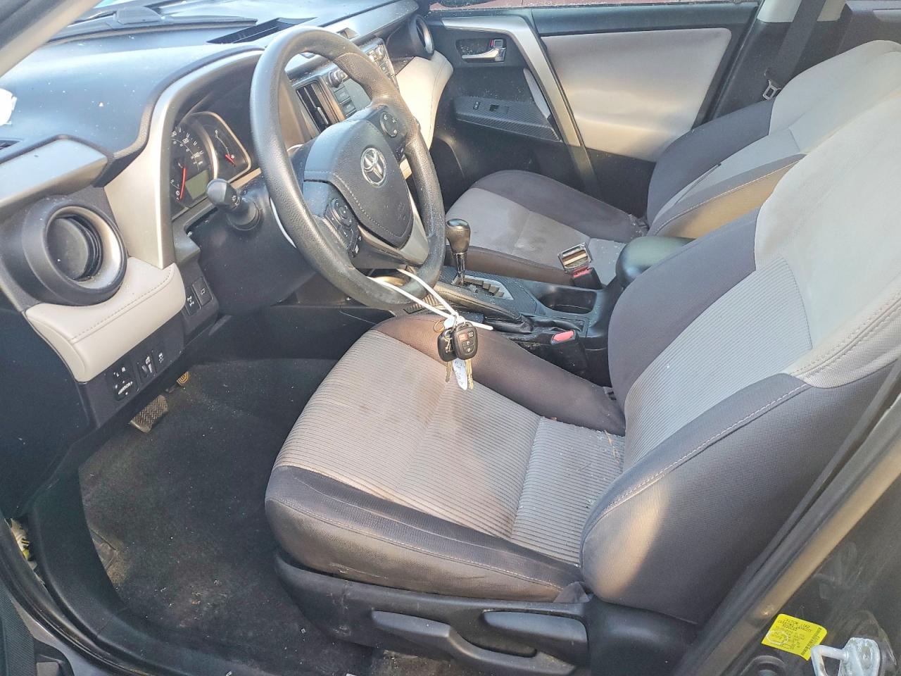 2015 TOYOTA RAV4 XLE photo 7