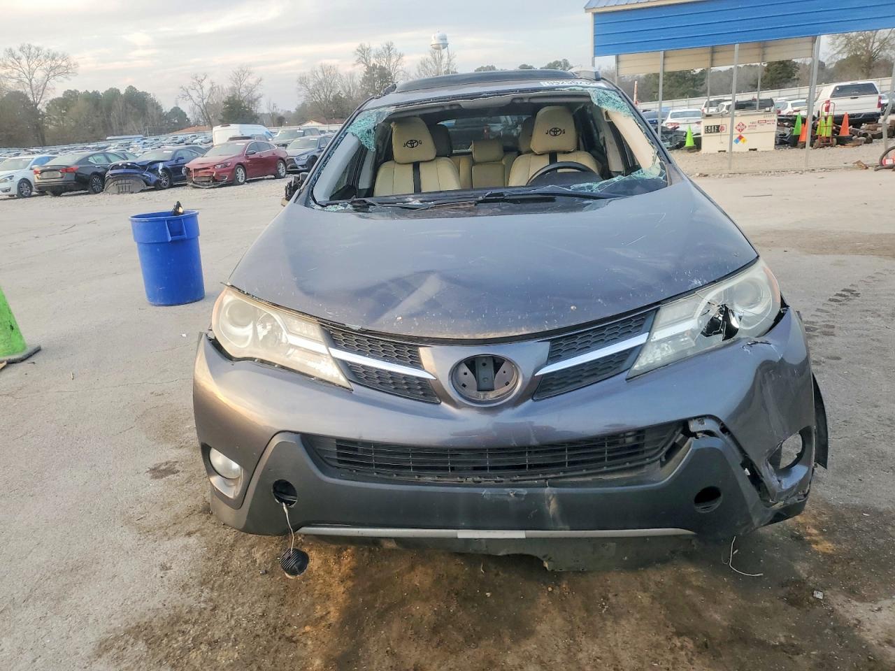 2015 TOYOTA RAV4 XLE photo 5