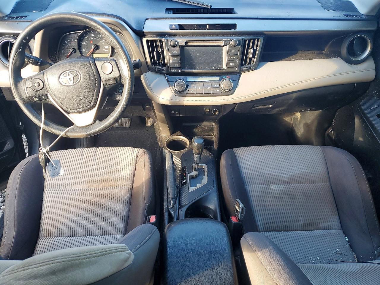 2015 TOYOTA RAV4 XLE photo 8
