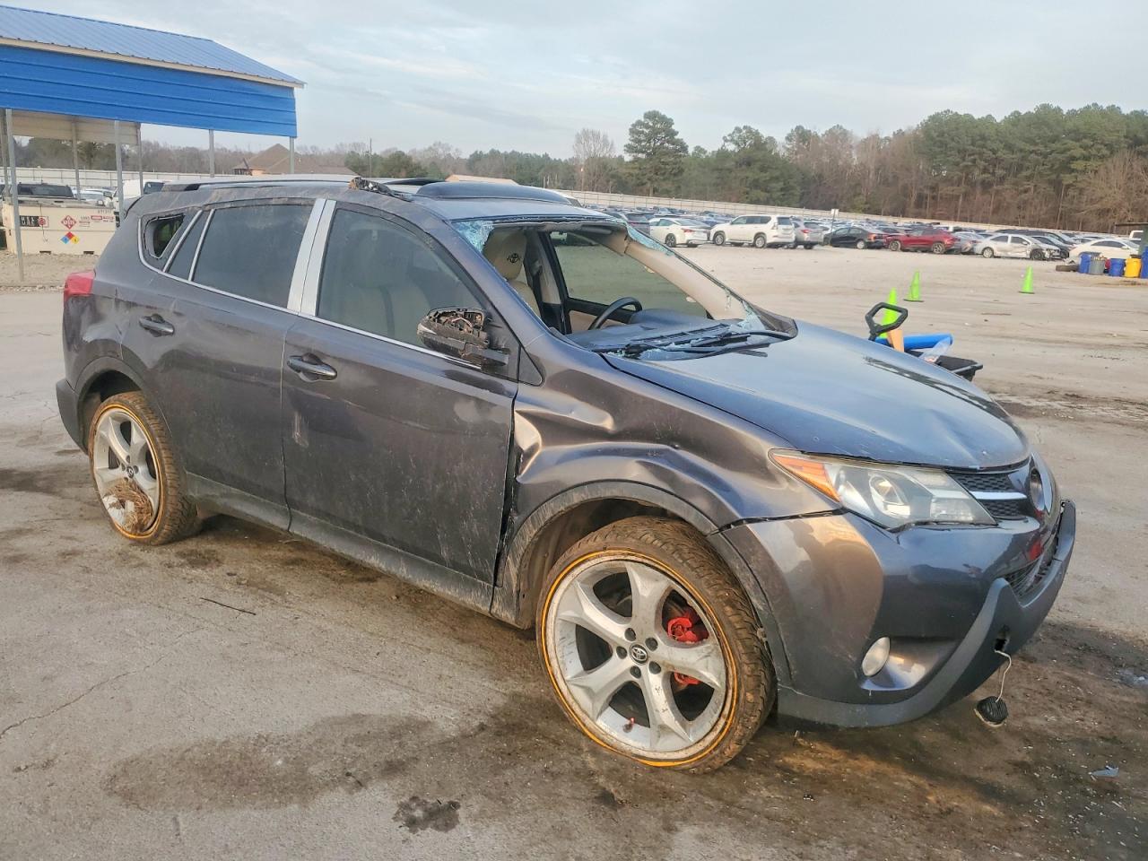 2015 TOYOTA RAV4 XLE photo 4