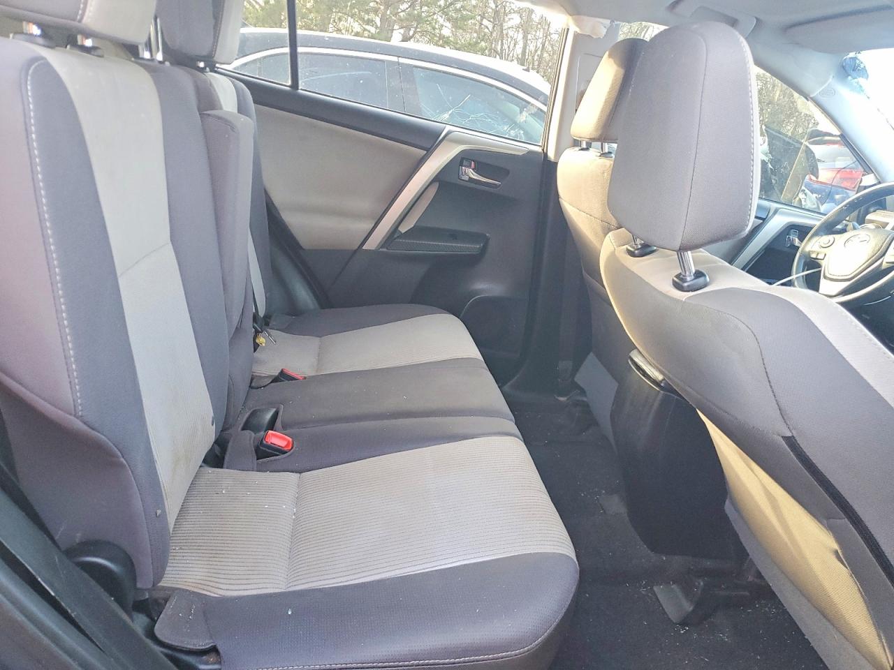 2015 TOYOTA RAV4 XLE photo 11