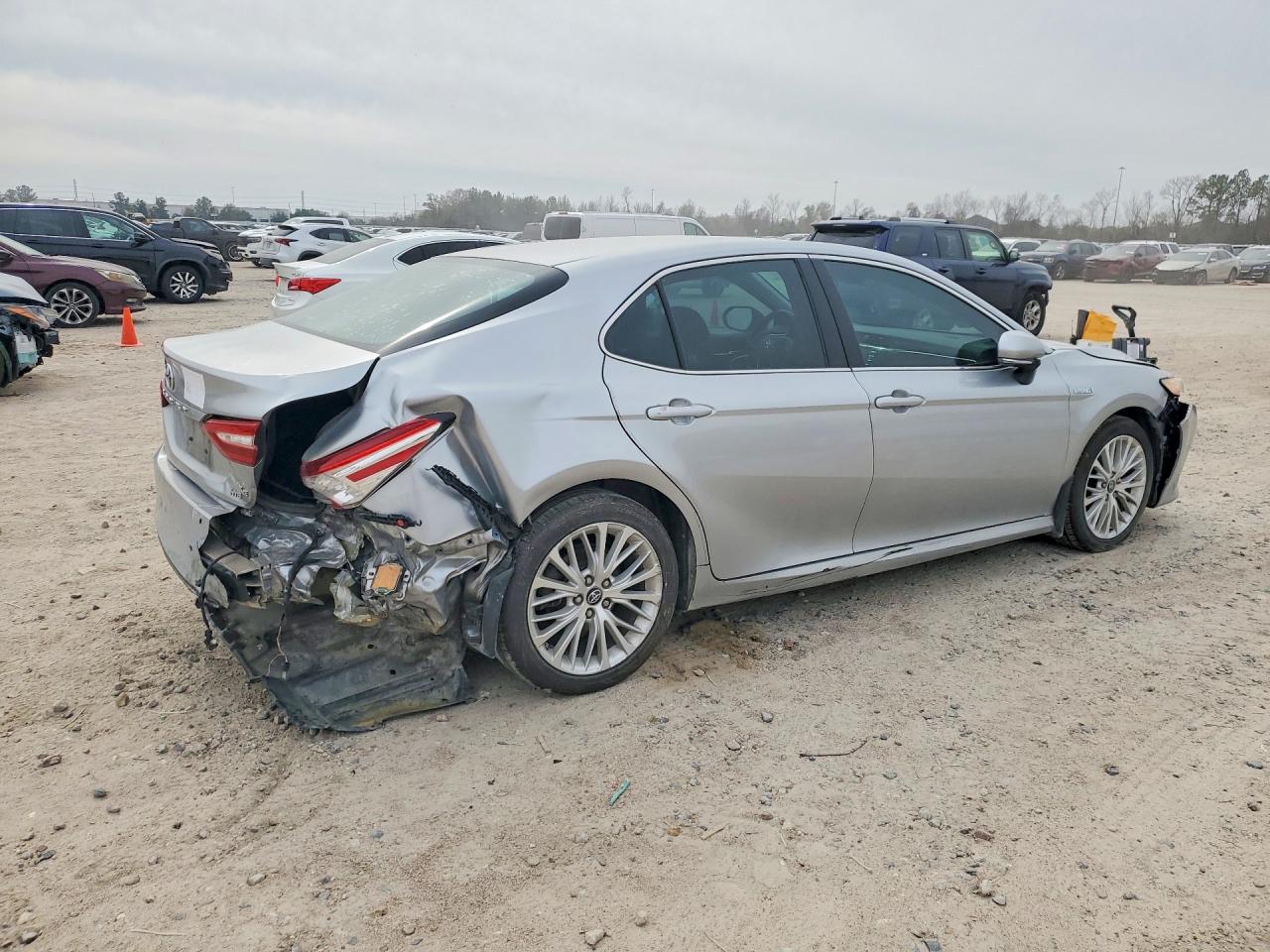 2018 TOYOTA CAMRY HYBRID photo 3