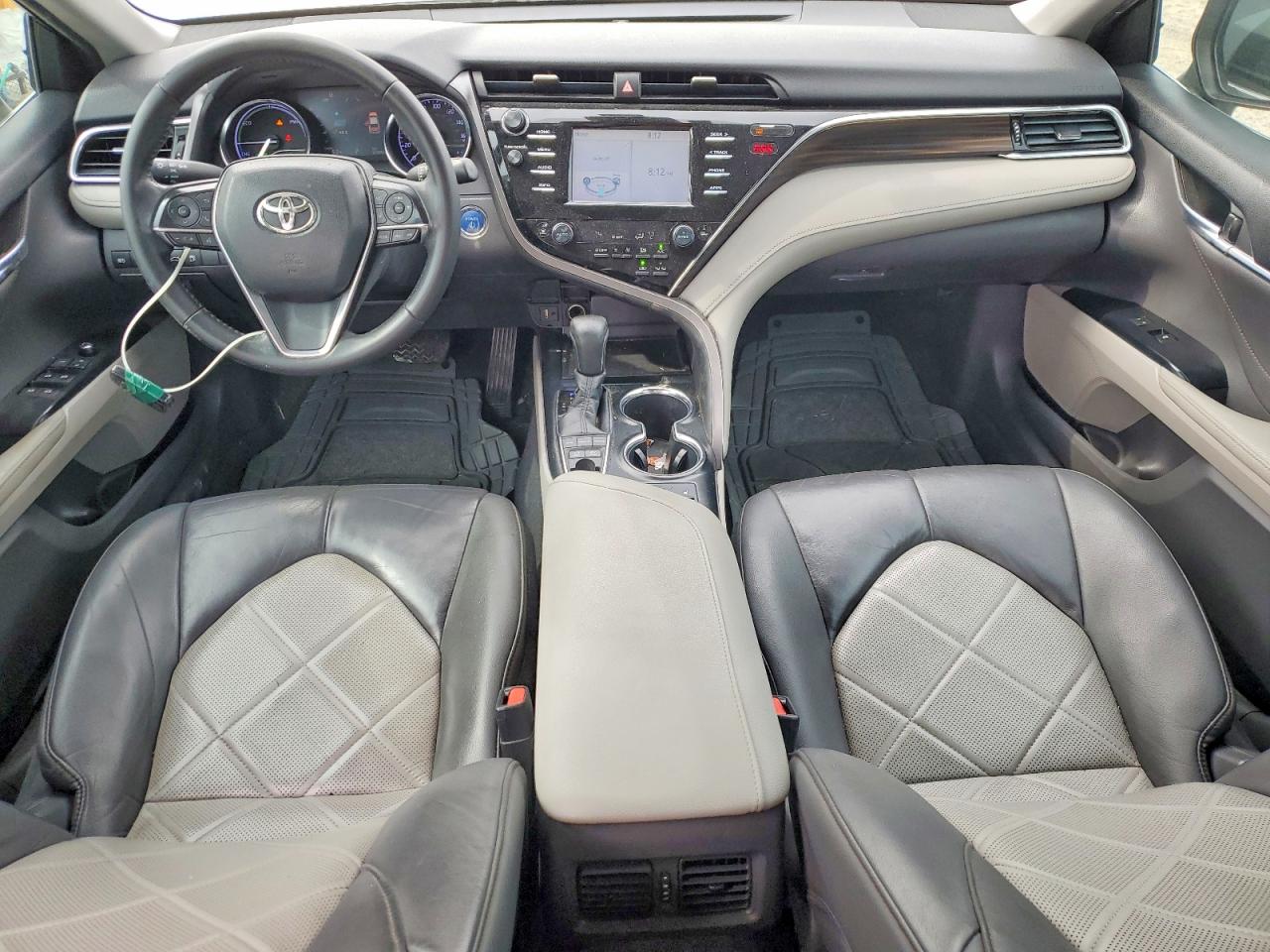 2018 TOYOTA CAMRY HYBRID photo 8