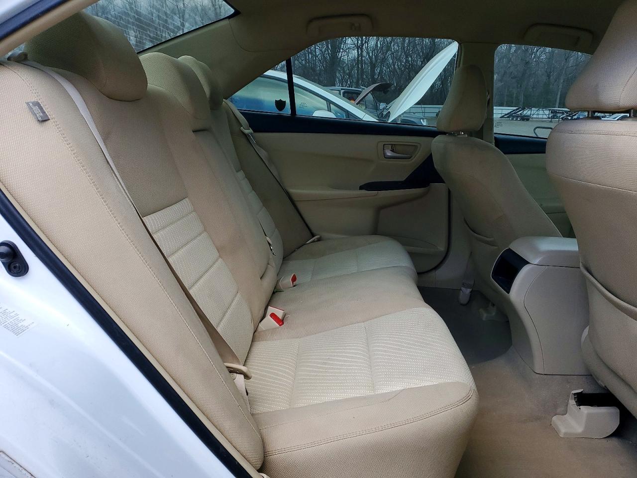 2015 TOYOTA CAMRY LE photo 10