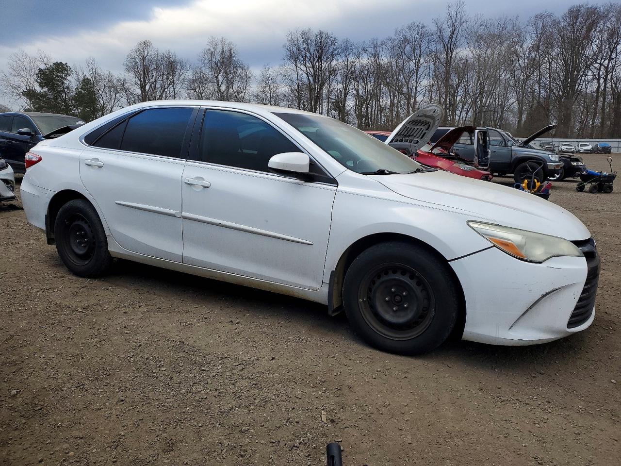 2015 TOYOTA CAMRY LE photo 4