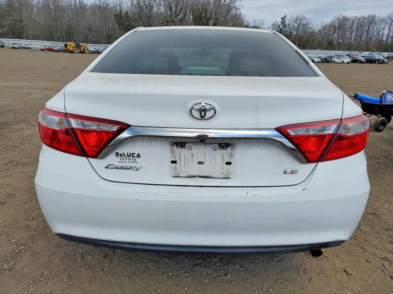 2015 TOYOTA CAMRY LE photo 6