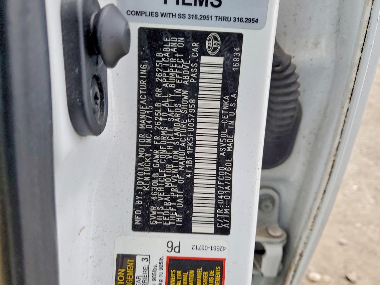 2015 TOYOTA CAMRY LE photo 12