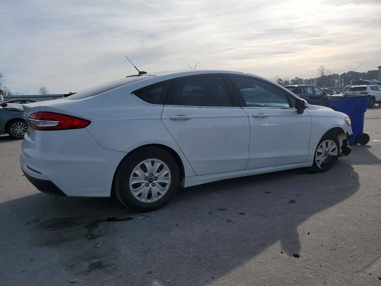 2019 FORD FUSION S photo 3