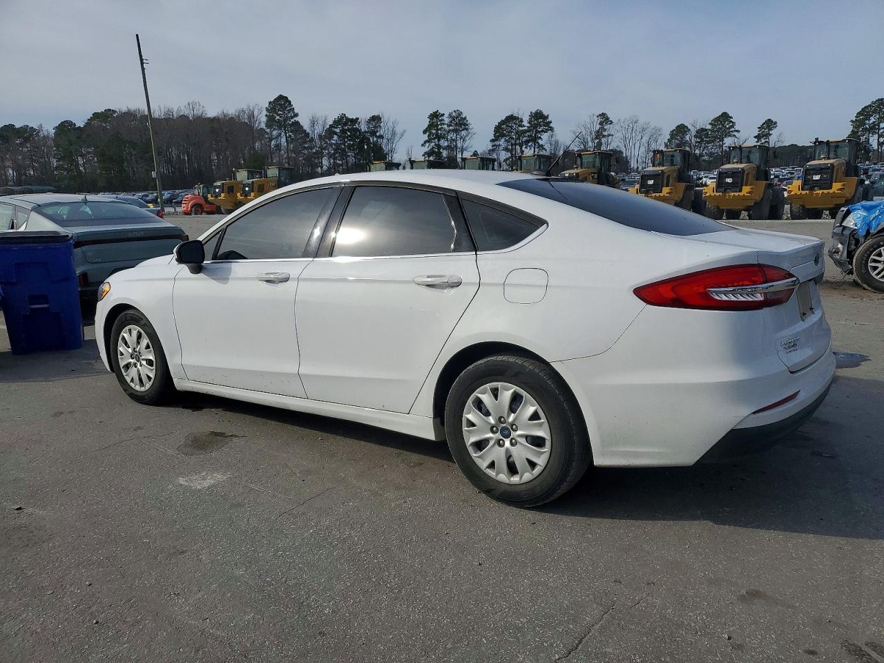 2019 FORD FUSION S photo 2