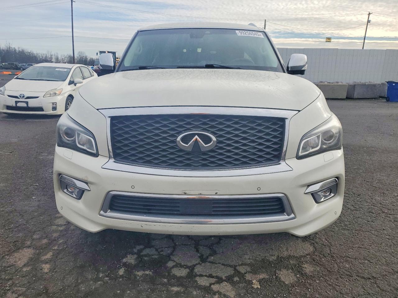 2017 INFINITI QX80 BASE photo 5