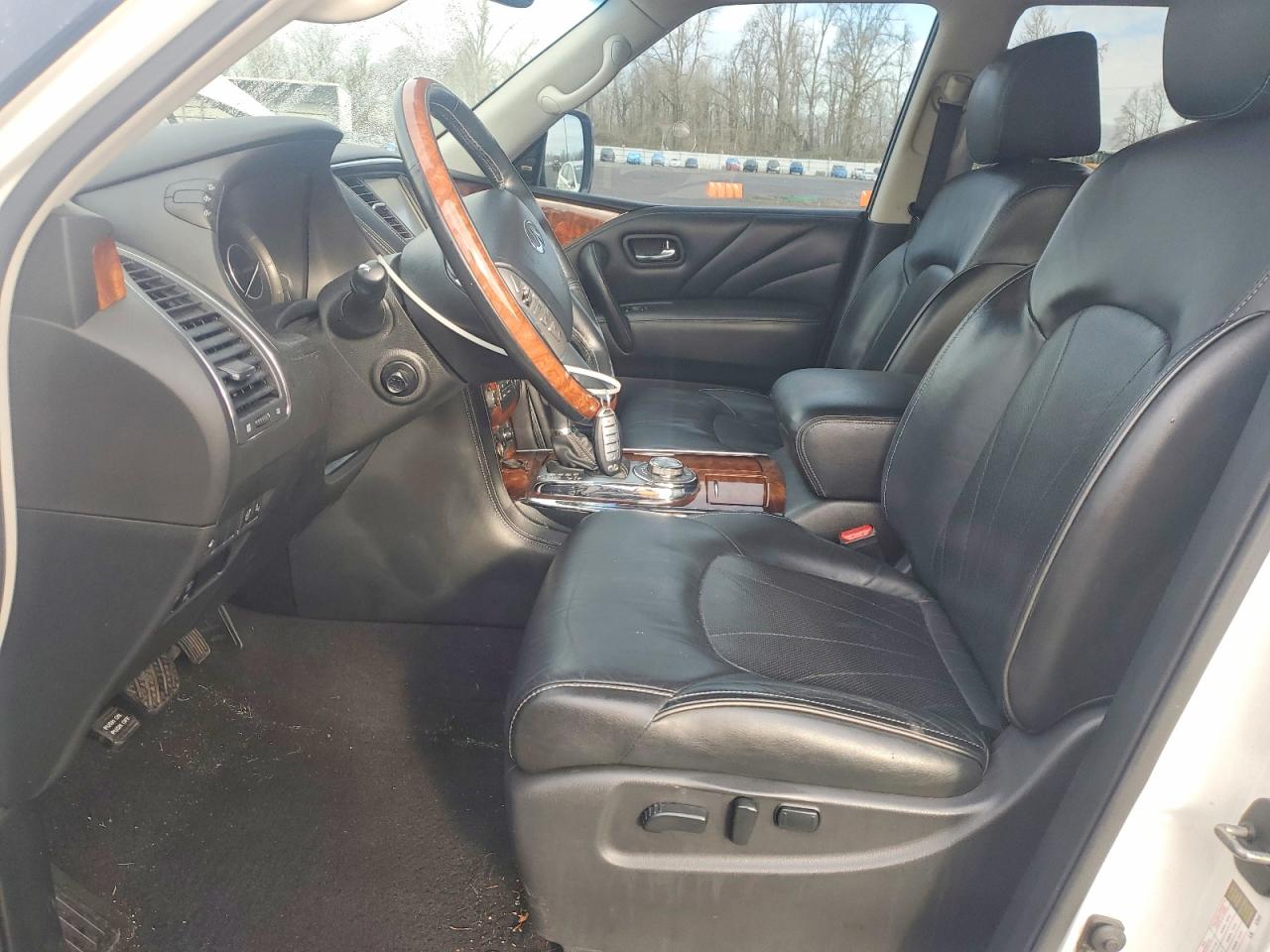 2017 INFINITI QX80 BASE photo 7