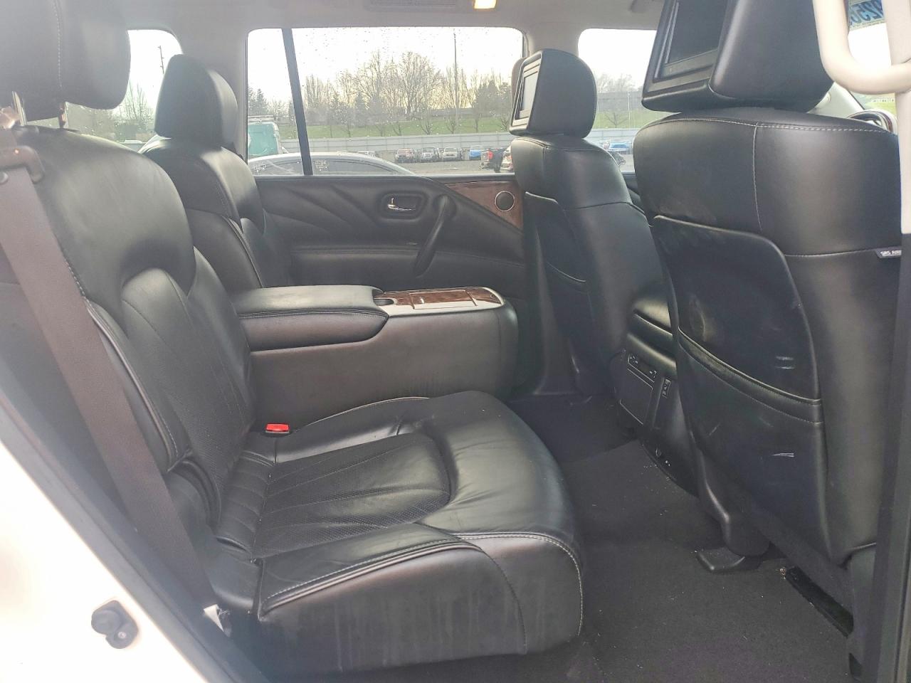 2017 INFINITI QX80 BASE photo 10