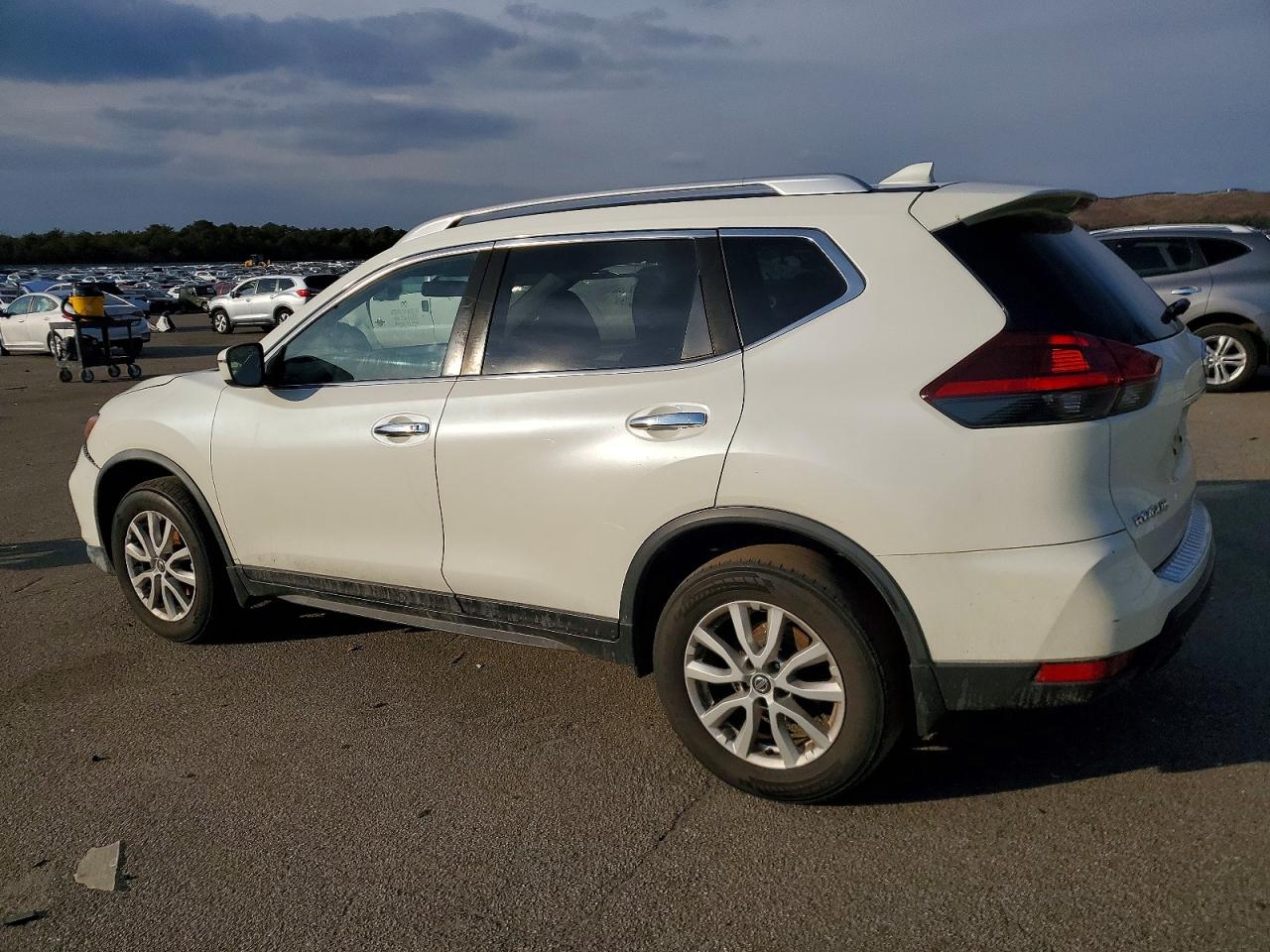 2018 NISSAN ROGUE S photo 2