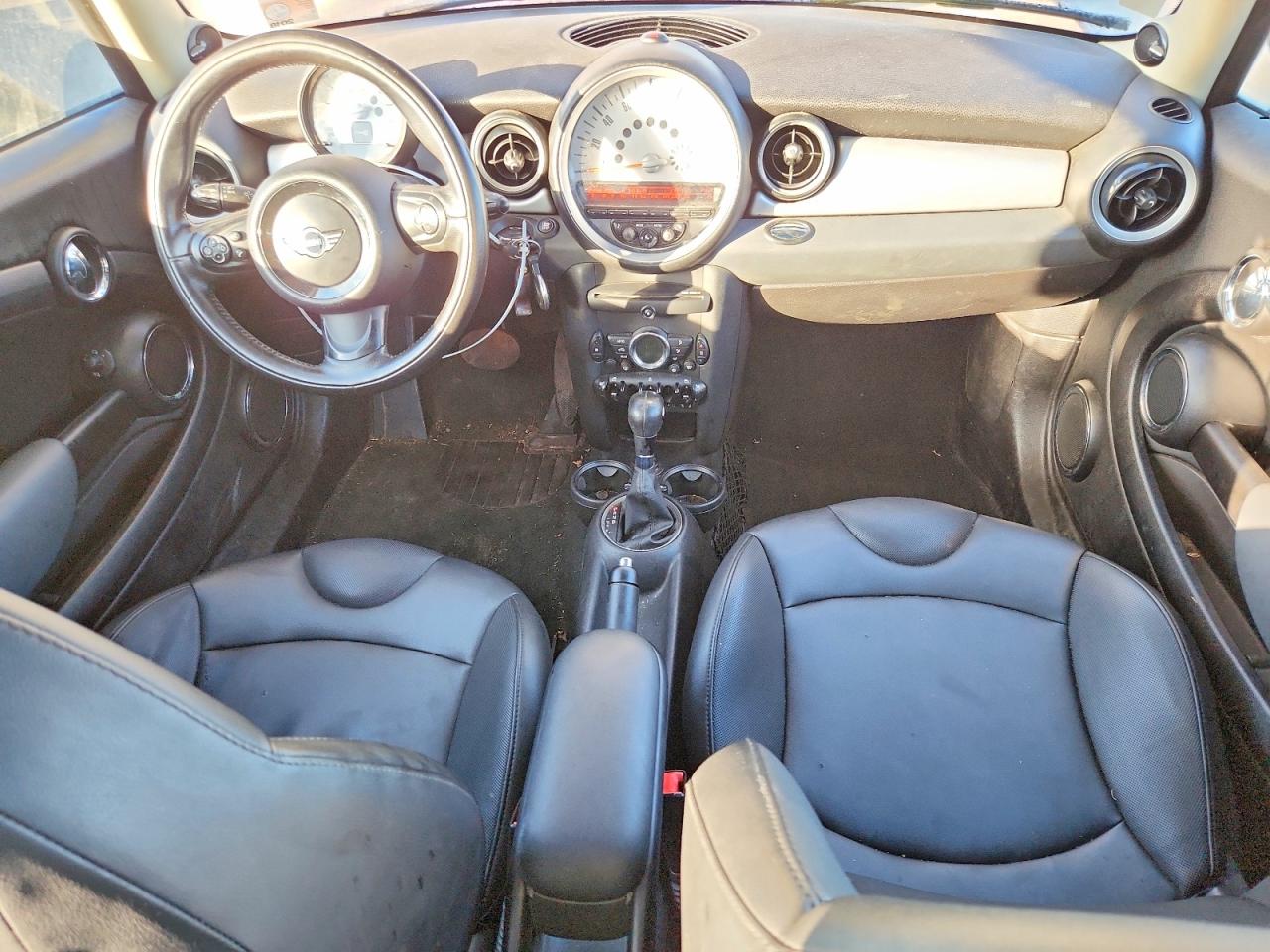 2011 MINI COOPER photo 8