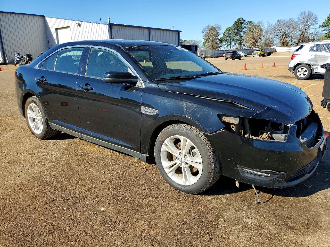 2016 FORD TAURUS SEL photo 4