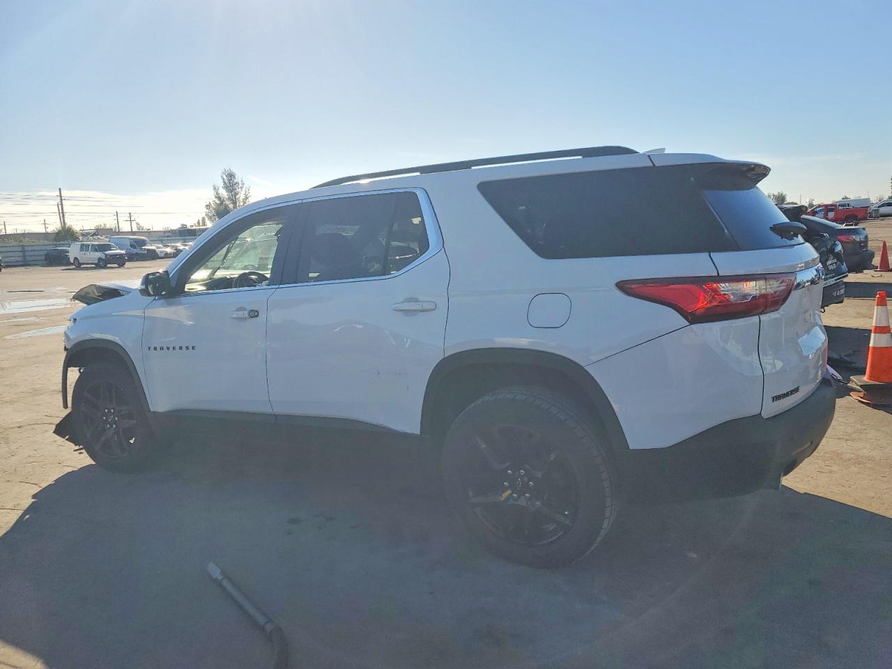 2020 CHEVROLET TRAVERSE LT photo 3