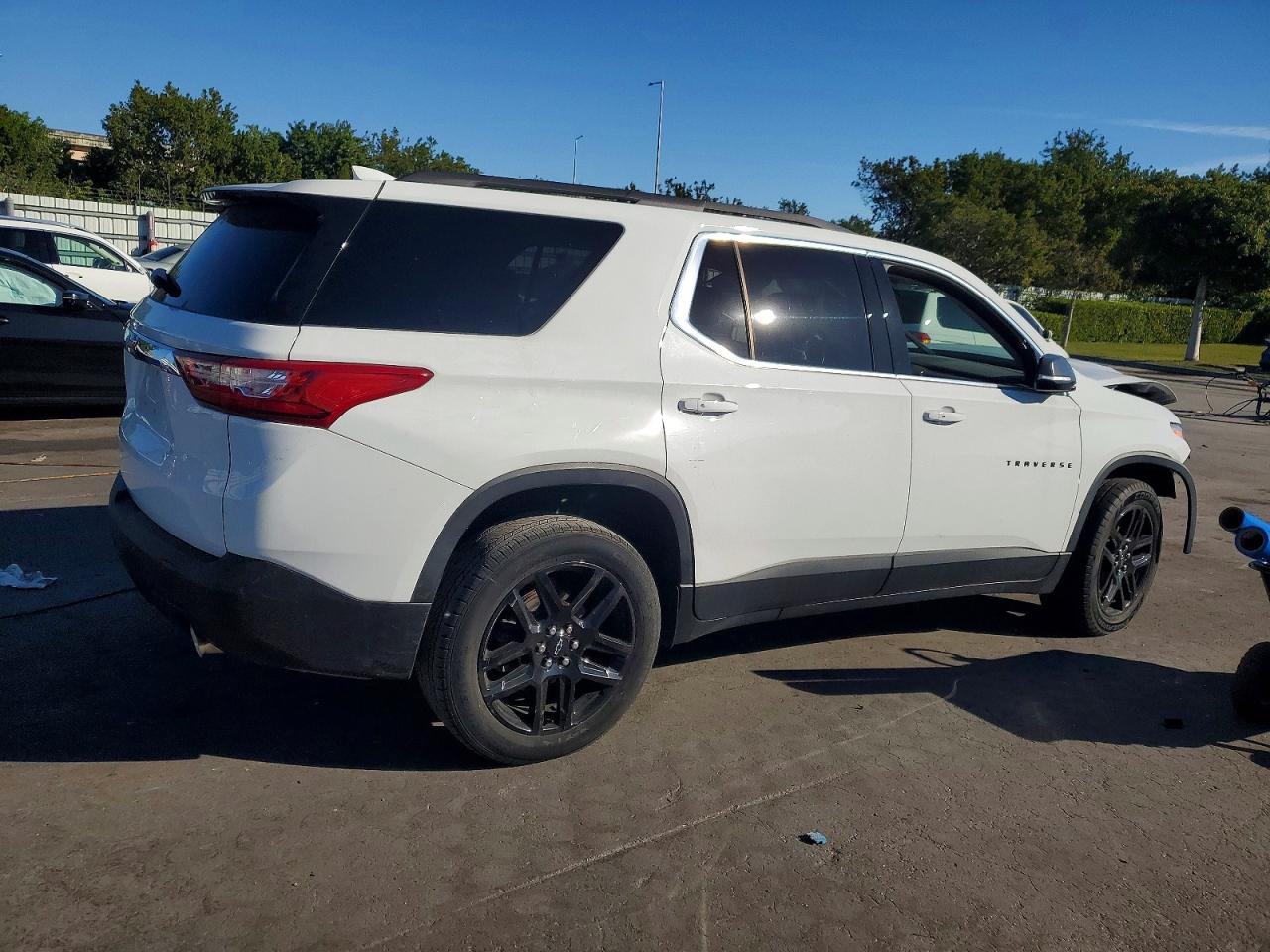 2020 CHEVROLET TRAVERSE LT photo 5