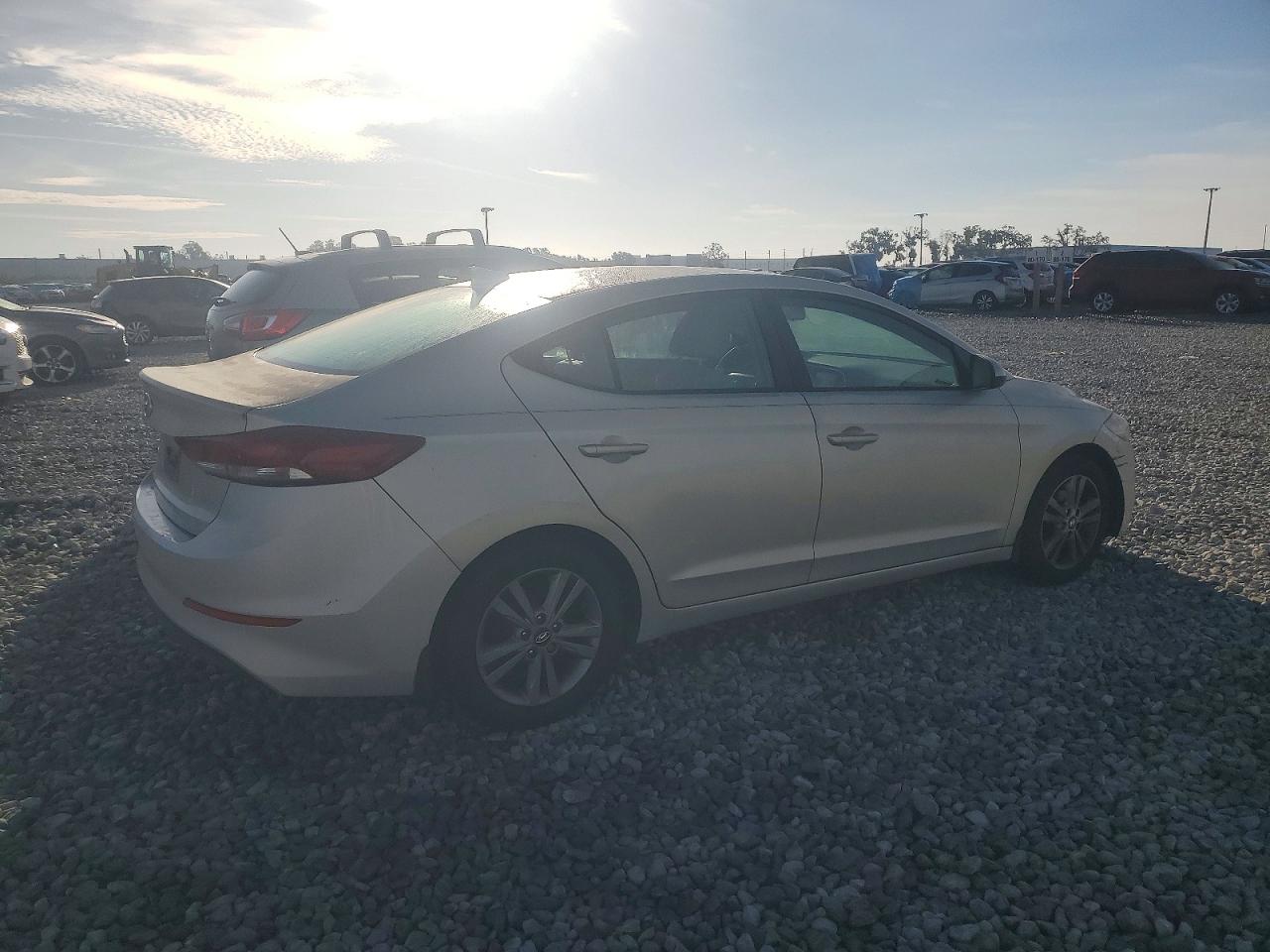2017 HYUNDAI ELANTRA SE photo 3